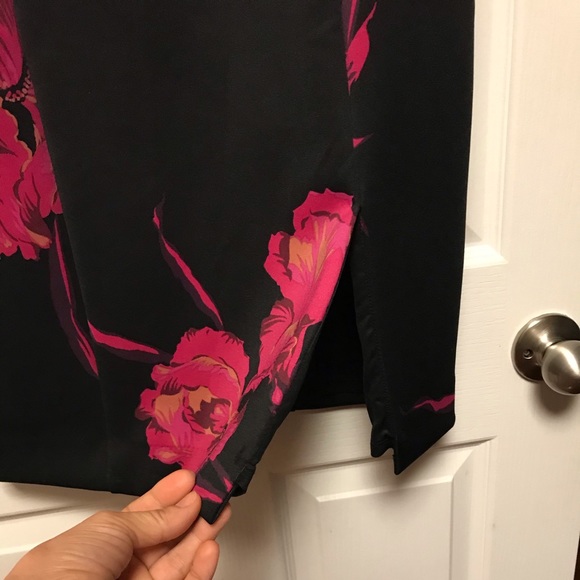 BEAUTIFUL NWT Betsey Johnson Midi Dress. - Picture 5 of 9